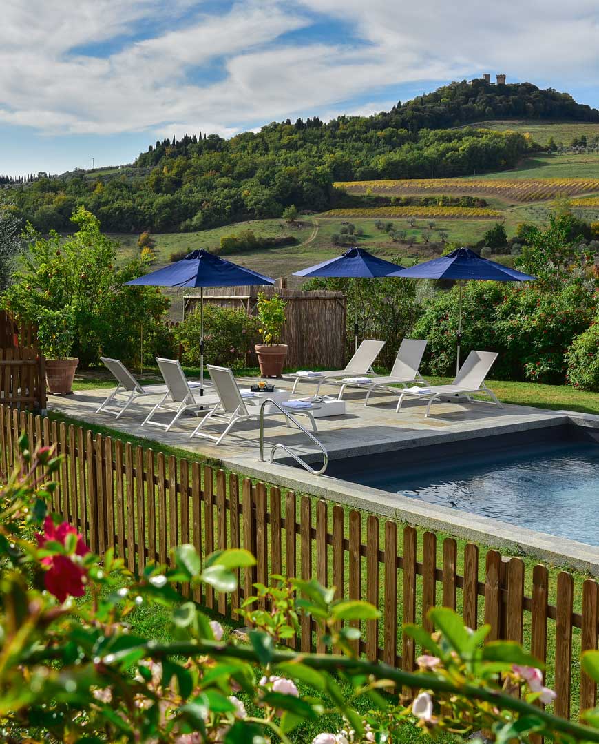 villas in tuscany with pools